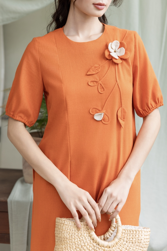 Swanlake | Váy Đầm Phom Suông Dài Qua Gối Linen Đính Hoa 3D - D12426LW01