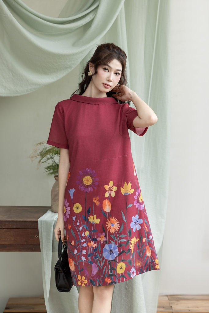 Swanlake | Váy Đầm Phom A Tay Ngắn Cổ thuyền Đính Hoa Chất liệu Linen In Hoa Chân Váy Lót thun - D12383LW01