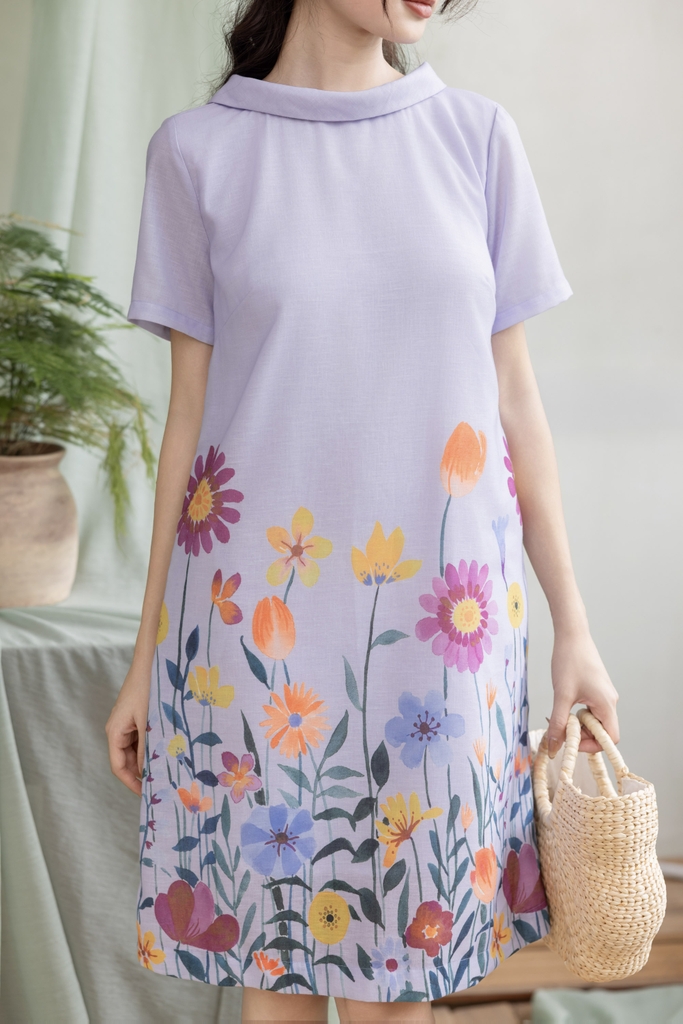 Swanlake | Váy Đầm Phom A Tay Ngắn Cổ thuyền Đính Hoa Chất liệu Linen In Hoa Chân Váy Lót thun - D12383LW01