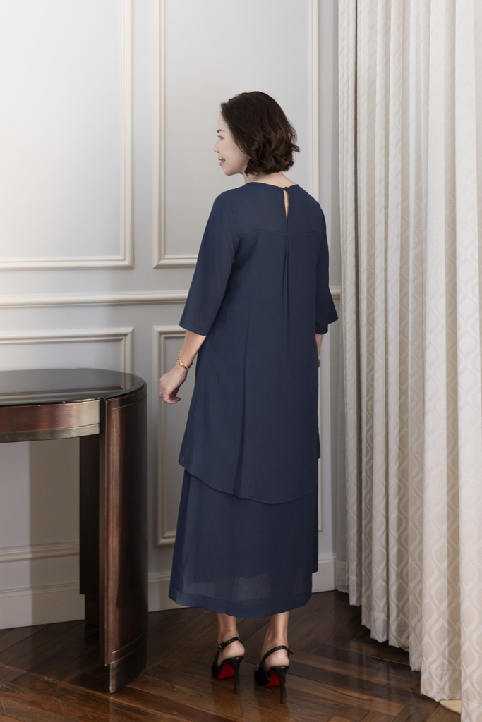 M COLLECTION | Váy Đầm Nữ Trung Niên Tặng Mẹ, Bà Suông Cotton Cát Thêu Hoa Hè Cổ Tròn Tay Lỡ D12978LW01