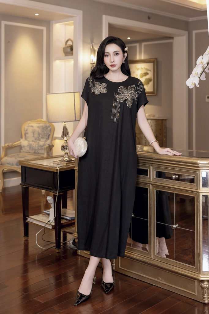 SWANLAKE | Váy Đầm Nữ Maxi Suông Linen Thêu Hoa Tay Hến Có Túi Xẻ Tà Khóa Kéo Tiệc Công Sở D12985LW01