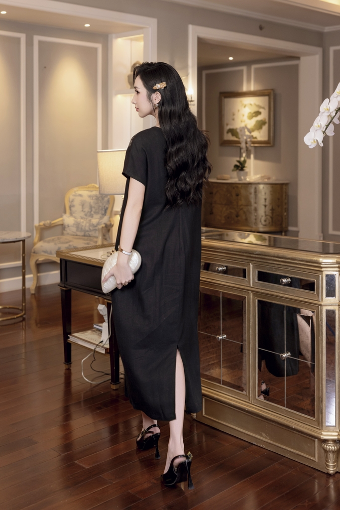 SWANLAKE | Váy Đầm Nữ Maxi Suông Linen Thêu Hoa Tay Hến Có Túi Xẻ Tà Khóa Kéo Tiệc Công Sở D12985LW01