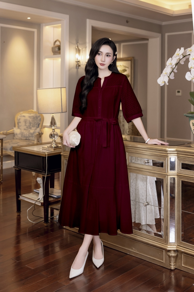 SWANLAKE | Váy Đầm Nữ Maxi Suông Cổ Trụ Cài Nút Cotton Phối Ren Dây Thắt Eo Tay Lỡ Công Sở D12821LW01