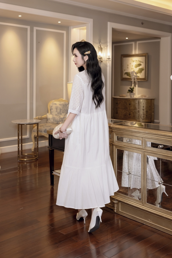 SWANLAKE | Váy Đầm Nữ Maxi Suông Cổ Trụ Cài Nút Cotton Phối Ren Dây Thắt Eo Tay Lỡ Công Sở D12821LW01