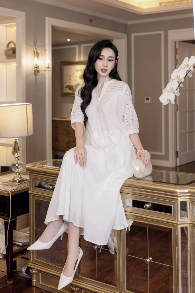 SWANLAKE | Váy Đầm Nữ Maxi Suông Cổ Trụ Cài Nút Cotton Phối Ren Dây Thắt Eo Tay Lỡ Công Sở D12821LW01