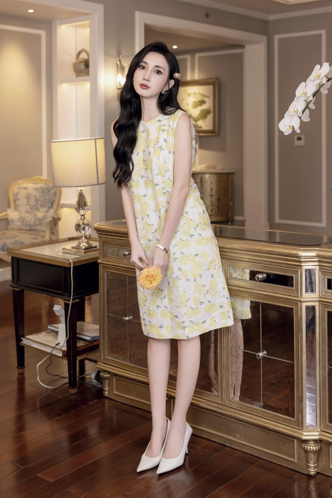 SWANLAKE | Váy Đầm Nữ Suông Sát Nách Cổ Tròn Có Túi In Hoa Hè Vải Cotton Thêu Du Lịch Biển D12876LW01