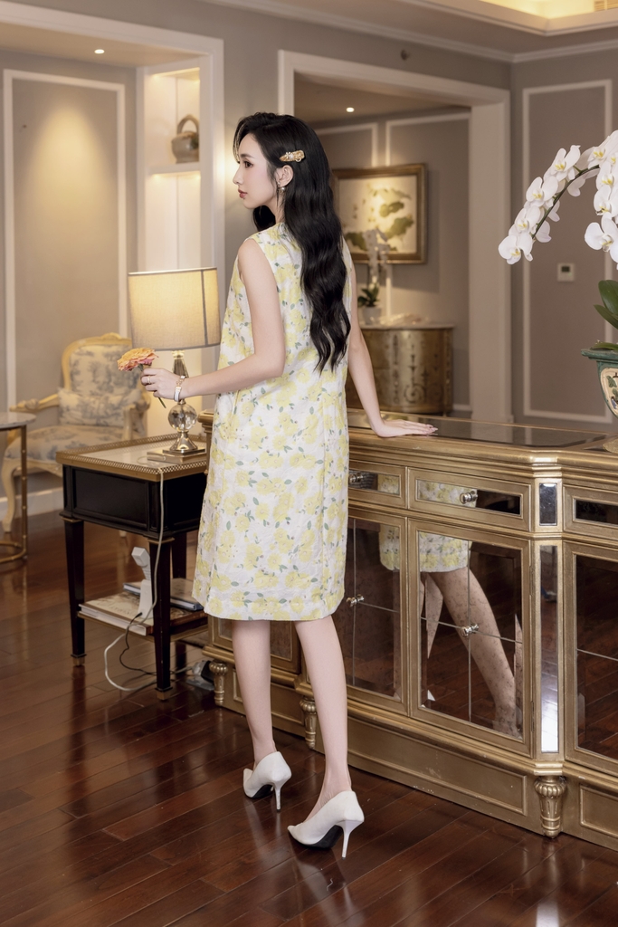 SWANLAKE | Váy Đầm Nữ Suông Sát Nách Cổ Tròn Có Túi In Hoa Hè Vải Cotton Thêu Du Lịch Biển D12876LW01