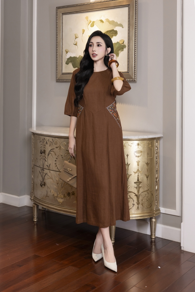 SWANLAKE | Váy Đầm Nữ Maxi Suông Vải Linen Thêu Hoa Tay Bo Chun Lỡ Chiết Eo Có Túi Công Sở D12900LW01