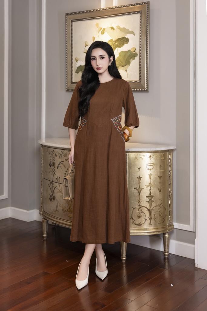 SWANLAKE | Váy Đầm Nữ Maxi Suông Vải Linen Thêu Hoa Tay Bo Chun Lỡ Chiết Eo Có Túi Công Sở D12900LW01