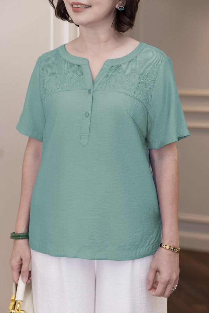 M COLLECTION | Áo Kiểu Nữ Trung Niên Tặng Mẹ Lụa Hàn Phối Ren Lưới Thêu Hoa Cài Nút Tay Ngắn A10955