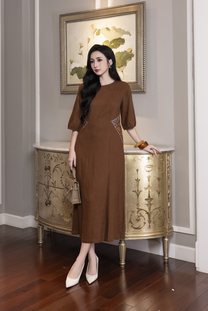 SWANLAKE | Váy Đầm Nữ Maxi Suông Vải Linen Thêu Hoa Tay Bo Chun Lỡ Chiết Eo Có Túi Công Sở D12900LW01