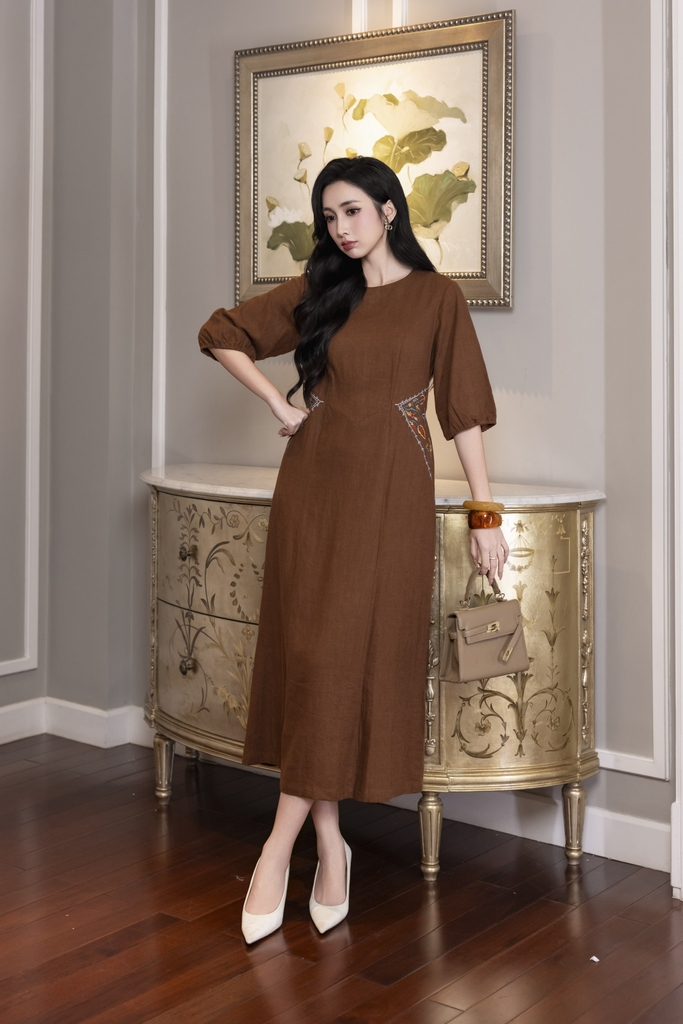 SWANLAKE | Váy Đầm Nữ Maxi Suông Vải Linen Thêu Hoa Tay Bo Chun Lỡ Chiết Eo Có Túi Công Sở D12900LW01