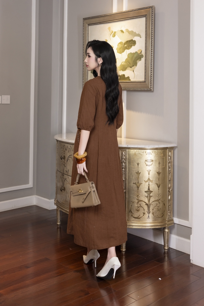 SWANLAKE | Váy Đầm Nữ Maxi Suông Vải Linen Thêu Hoa Tay Bo Chun Lỡ Chiết Eo Có Túi Công Sở D12900LW01