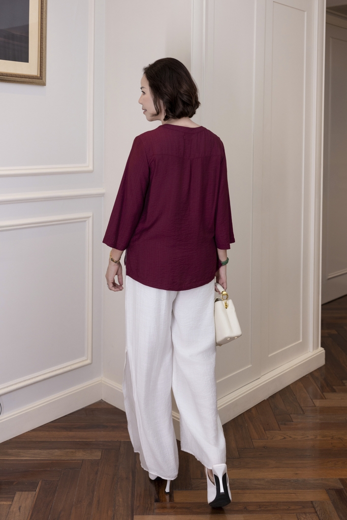 M Collection | Áo Kiểu Trung Niên Tặng Mẹ Cổ Tròn Cài Nút Tay Lỡ Thêu Hoa Chất Vải Lụa Hàn A13107LW01