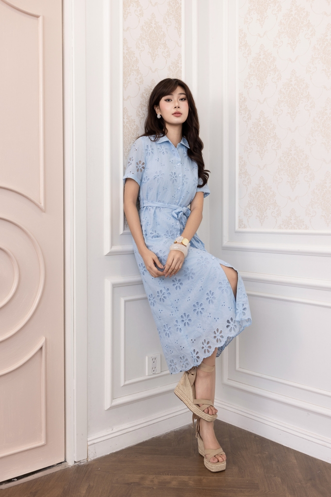 SWANLAKE | Váy Đầm Nữ Suông Vải Cotton Thêu Đục Lỗ Cổ Sơ Mi Tay Ngắn Dây Thắt Eo Công Sở D13483LW01