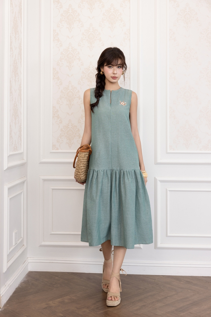 SWANLAKE | Váy Đầm Nữ Suông Sát Nách Vải Cotton Sọc Cổ Trụ Xẻ Bèo Nhún Dạo Phố Du Lịch Hè D13798LW01