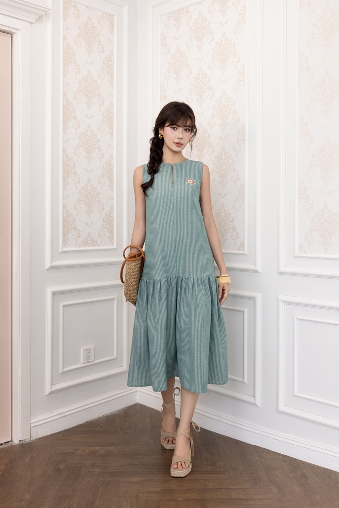 SWANLAKE | Váy Đầm Nữ Suông Sát Nách Vải Cotton Sọc Cổ Trụ Xẻ Bèo Nhún Dạo Phố Du Lịch Hè D13798LW01