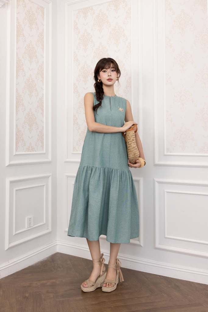 SWANLAKE | Váy Đầm Nữ Suông Sát Nách Vải Cotton Sọc Cổ Trụ Xẻ Bèo Nhún Dạo Phố Du Lịch Hè D13798LW01