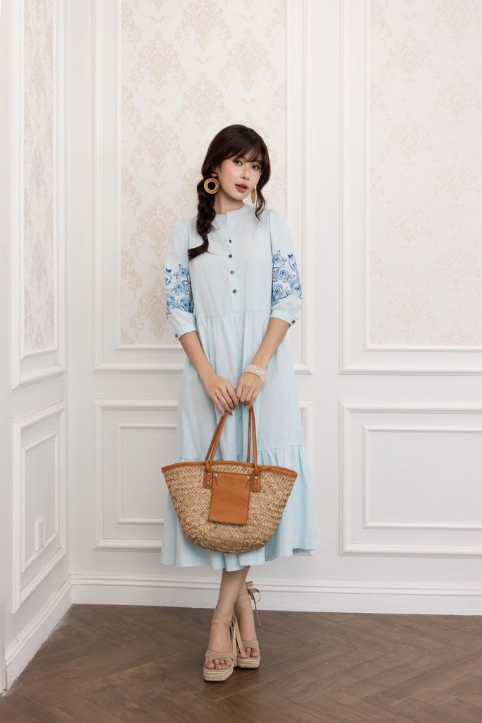 SWANLAKE | Váy Đầm Nữ Maxi Đuôi Cá Xòe Vải Cotton Tay Lỡ Thêu Hoa Cổ Trụ Cài Nút Công Sở D13567LW01