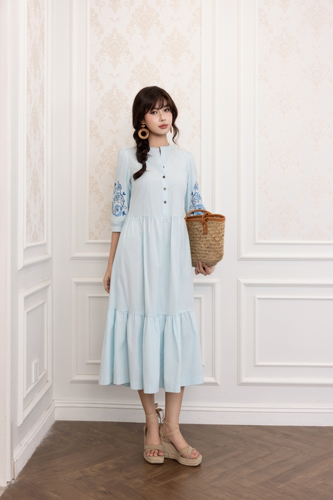 Đầm Maxi Đuôi Cá Xòe Cotton Tay Lỡ Thêu Hoa Cổ Trụ D13567LW01