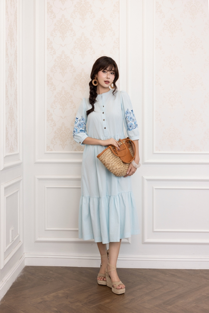 SWANLAKE | Váy Đầm Nữ Maxi Đuôi Cá Xòe Vải Cotton Tay Lỡ Thêu Hoa Cổ Trụ Cài Nút Công Sở D13567LW01