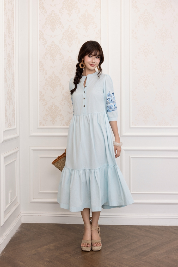 SWANLAKE | Váy Đầm Nữ Maxi Đuôi Cá Xòe Vải Cotton Tay Lỡ Thêu Hoa Cổ Trụ Cài Nút Công Sở D13567LW01