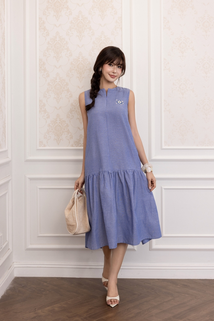 SWANLAKE | Váy Đầm Nữ Suông Sát Nách Vải Cotton Sọc Cổ Trụ Xẻ Bèo Nhún Dạo Phố Du Lịch Hè D13798LW01