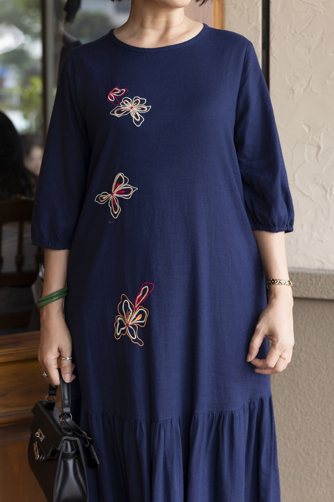 COLLECTION | Váy Đầm Maxi Nữ Trung Niên Tặng Mẹ Vải Linen Đuôi Cá Thêu Hoa Tay Lỡ Bo Chun D12531LW01