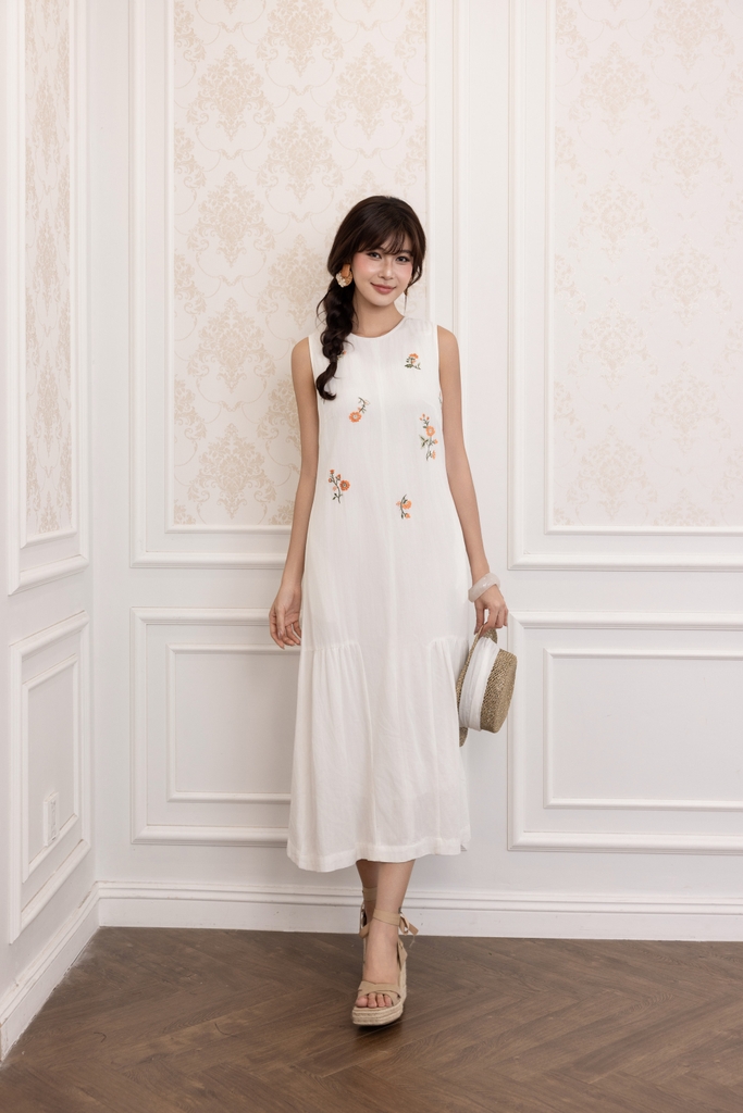 SWANLAKE | Váy Đầm Nữ Maxi Suông Sát Nách Cổ Tròn Vải Linen Thêu Hoa Hai Lớp Du Lịch Biển Hè D13718LW01