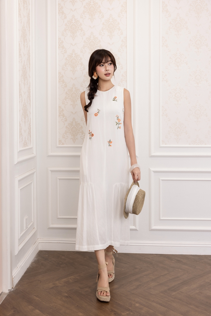 SWANLAKE | Váy Đầm Nữ Maxi Suông Sát Nách Cổ Tròn Vải Linen Thêu Hoa Hai Lớp Du Lịch Biển Hè D13718LW01