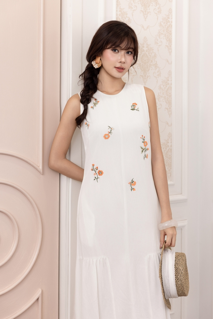 SWANLAKE | Váy Đầm Nữ Maxi Suông Sát Nách Cổ Tròn Vải Linen Thêu Hoa Hai Lớp Du Lịch Biển Hè D13718LW01