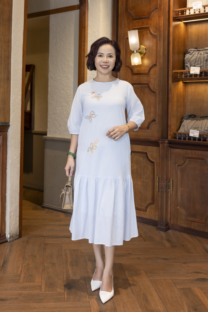 COLLECTION | Váy Đầm Maxi Nữ Trung Niên Tặng Mẹ Vải Linen Đuôi Cá Thêu Hoa Tay Lỡ Bo Chun D12531LW01