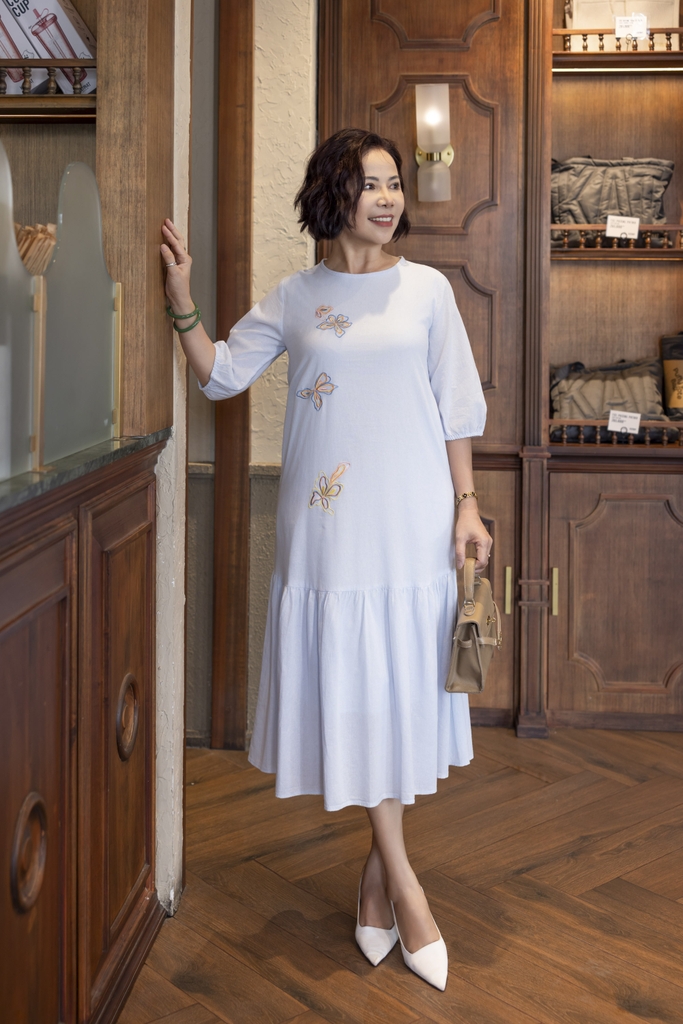 COLLECTION | Váy Đầm Maxi Nữ Trung Niên Tặng Mẹ Vải Linen Đuôi Cá Thêu Hoa Tay Lỡ Bo Chun D12531LW01