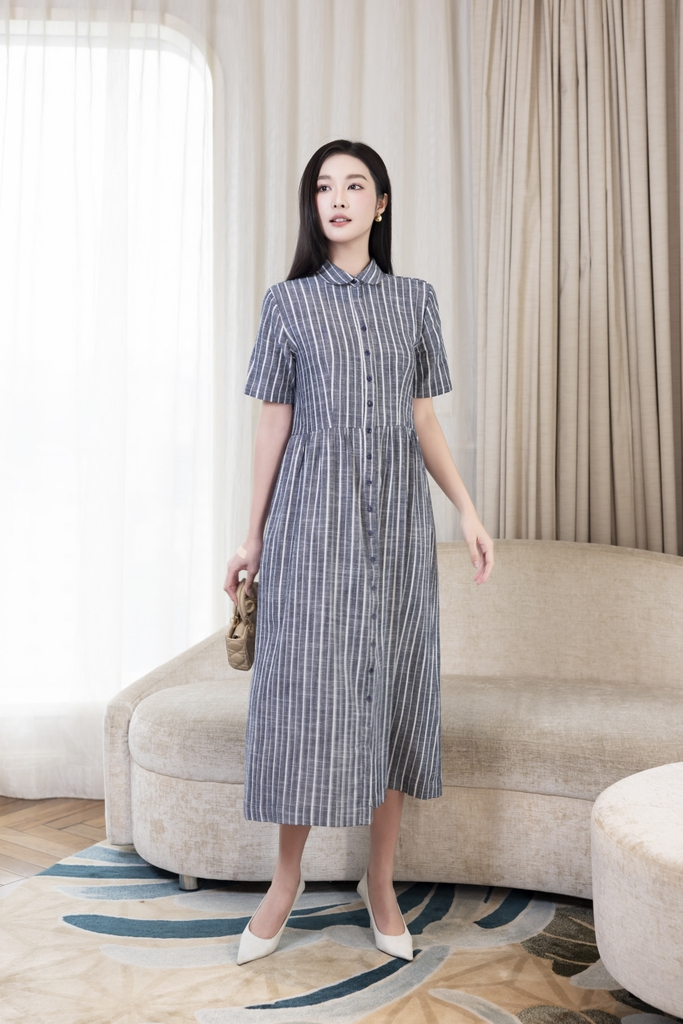 SWANLAKE | Váy Đầm Sơ Mi Nữ Midi Suông Cài Nút Sọc Dọc Nhấn Eo Xếp Ly Công Sở Linen Có Túi D12498LW02