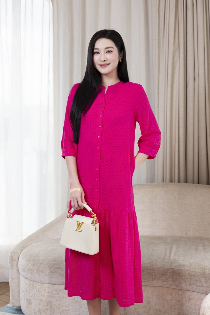 SWANLAKE | Váy Đầm Nữ Maxi Suông Đuôi Cá Cài Nút Linen Thêu Đục Lỗ Tay Bí Lỡ Du Lịch Biển Hè D12761LW01