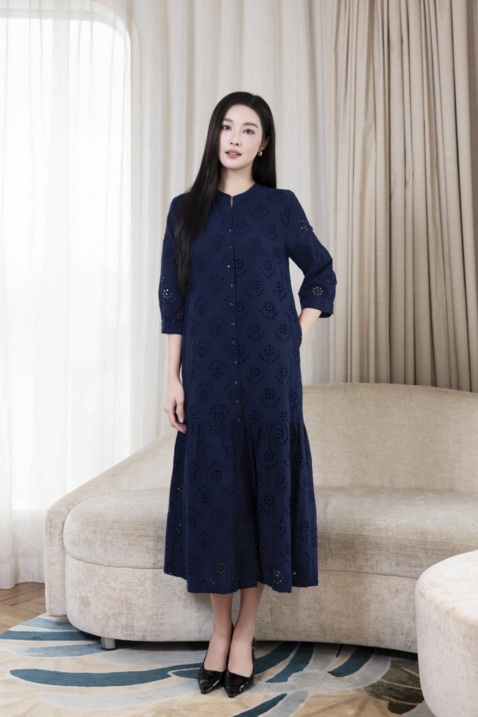 SWANLAKE | Váy Đầm Nữ Maxi Suông Đuôi Cá Cài Nút Linen Thêu Đục Lỗ Tay Bí Lỡ Du Lịch Biển Hè D12761LW01