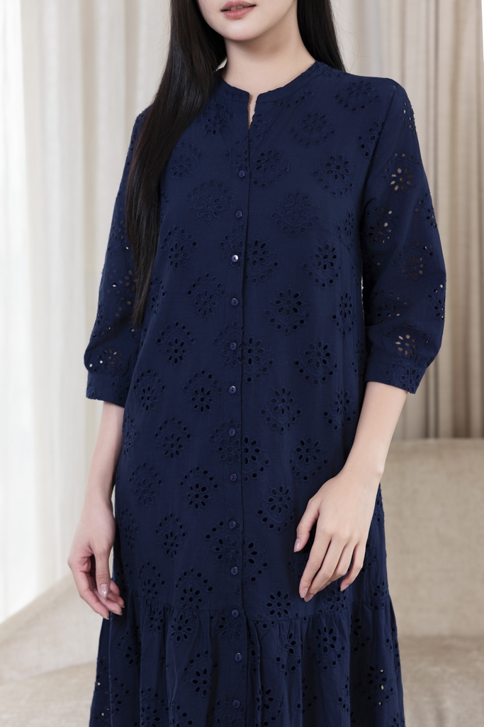 SWANLAKE | Váy Đầm Nữ Maxi Suông Đuôi Cá Cài Nút Linen Thêu Đục Lỗ Tay Bí Lỡ Du Lịch Biển Hè D12761LW01