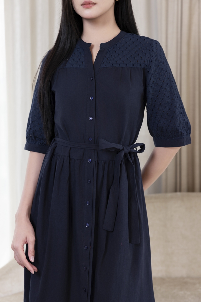 SWANLAKE | Váy Đầm Nữ Maxi Suông Cổ Trụ Cài Nút Cotton Phối Ren Dây Thắt Eo Tay Lỡ Công Sở D12821LW01