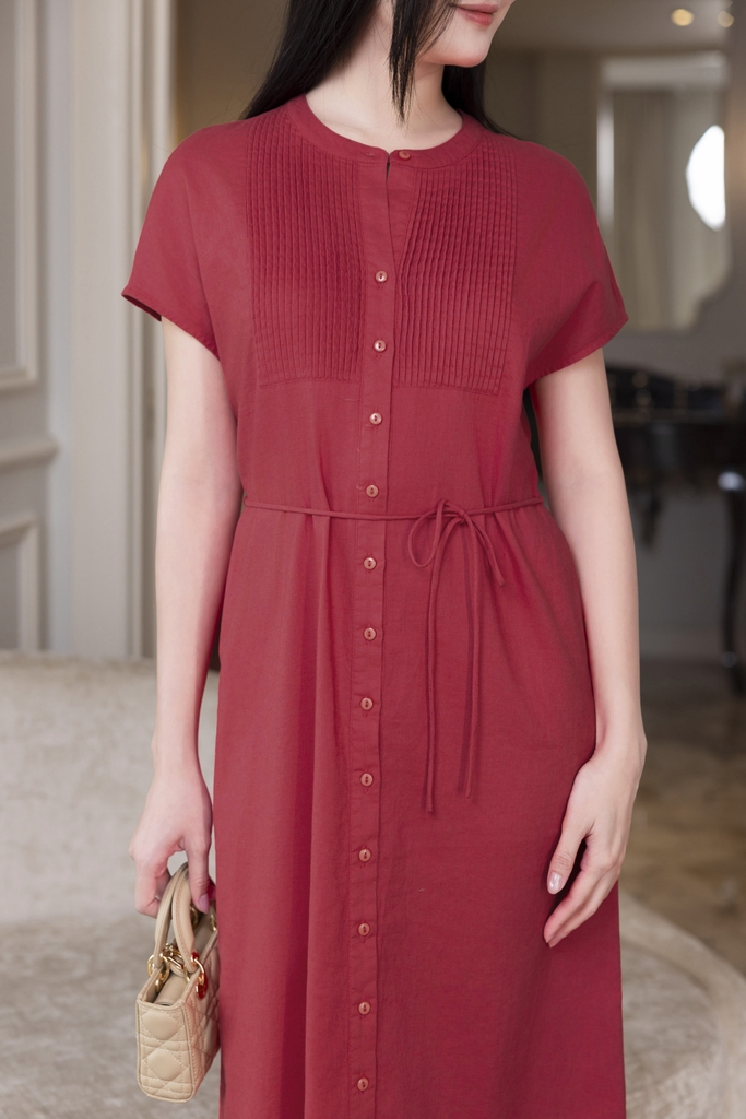 SWANLAKE | Váy Đầm Nữ Midi Suông Cổ Trụ Cài Nút Xếp Ly Vải Linen Dây Thắt Eo Xẻ Tà Công Sở D12752LW01