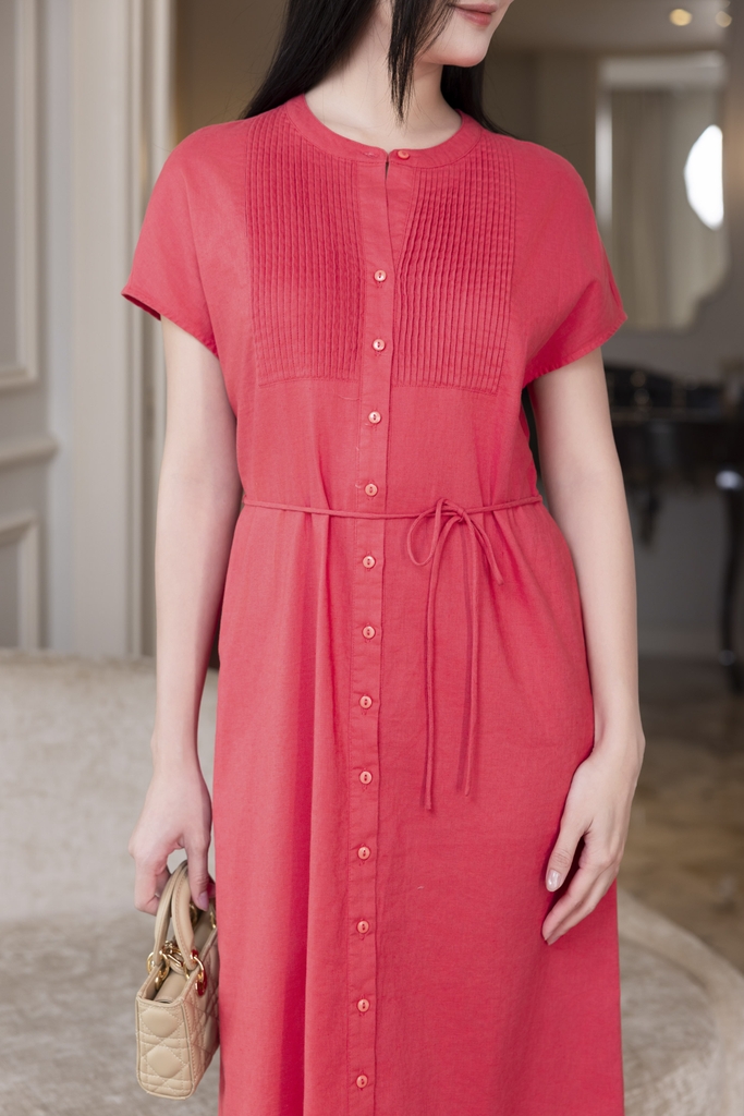 SWANLAKE | Váy Đầm Nữ Midi Suông Cổ Trụ Cài Nút Xếp Ly Vải Linen Dây Thắt Eo Xẻ Tà Công Sở D12752LW01