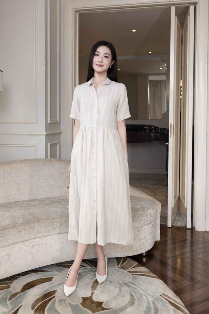 SWANLAKE | Váy Đầm Sơ Mi Nữ Midi Suông Cài Nút Sọc Dọc Nhấn Eo Xếp Ly Công Sở Linen Có Túi D12498LW02