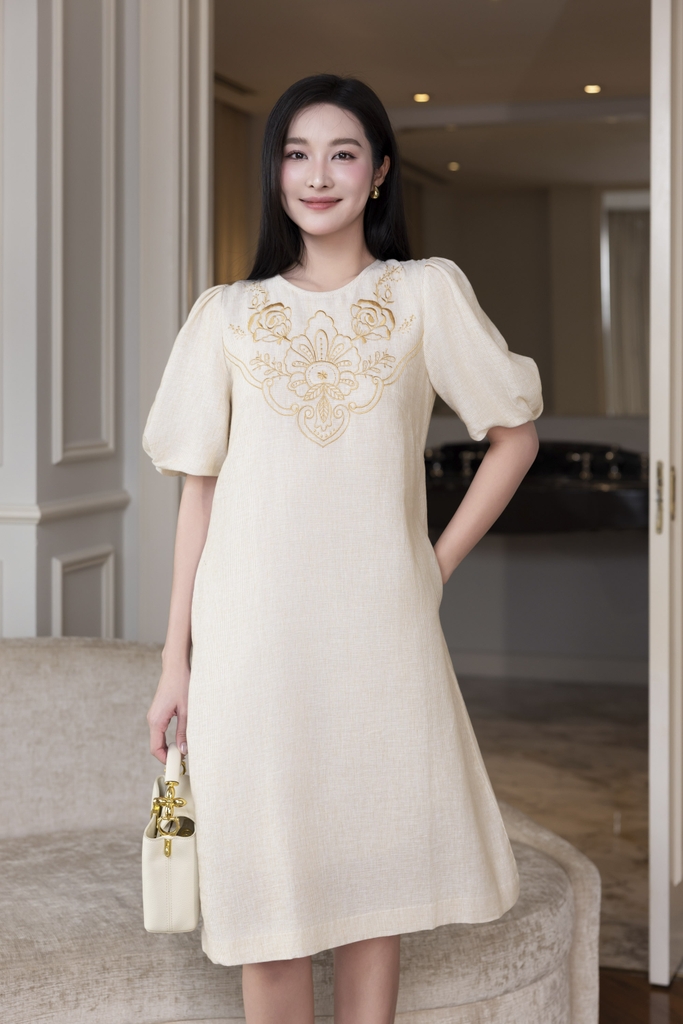 SWANLAKE | Váy Đầm Nữ Suông Tay Bí Phồng Thêu Hoa Bóng Nổi Công Sở Linen Sọc Cổ Tròn Có Túi D12873LW01