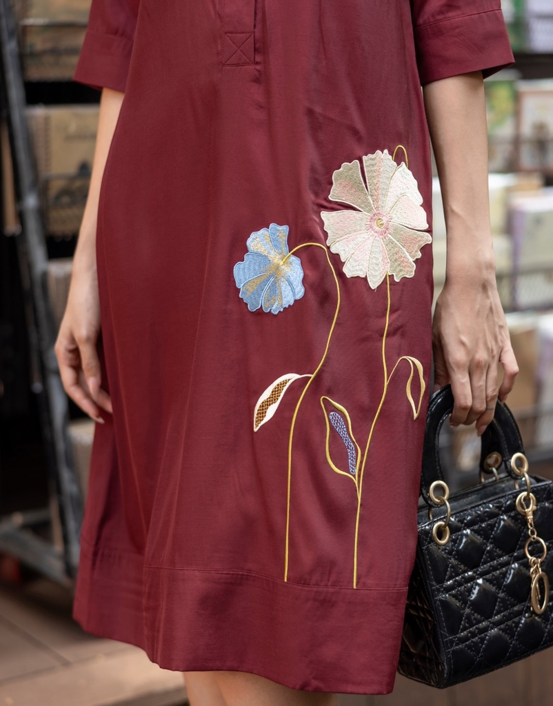 Đầm Sơ Mi Lụa Taffta Thêu Swanlake - D11838LW01