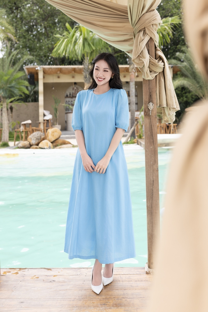 SWANLAKE | Váy Đầm Nữ Maxi Suông Trơn Xòe Cổ Tròn Vải Linen Du Lịch Biển Hè Tay Bí Lỡ Có Túi D12738LW01