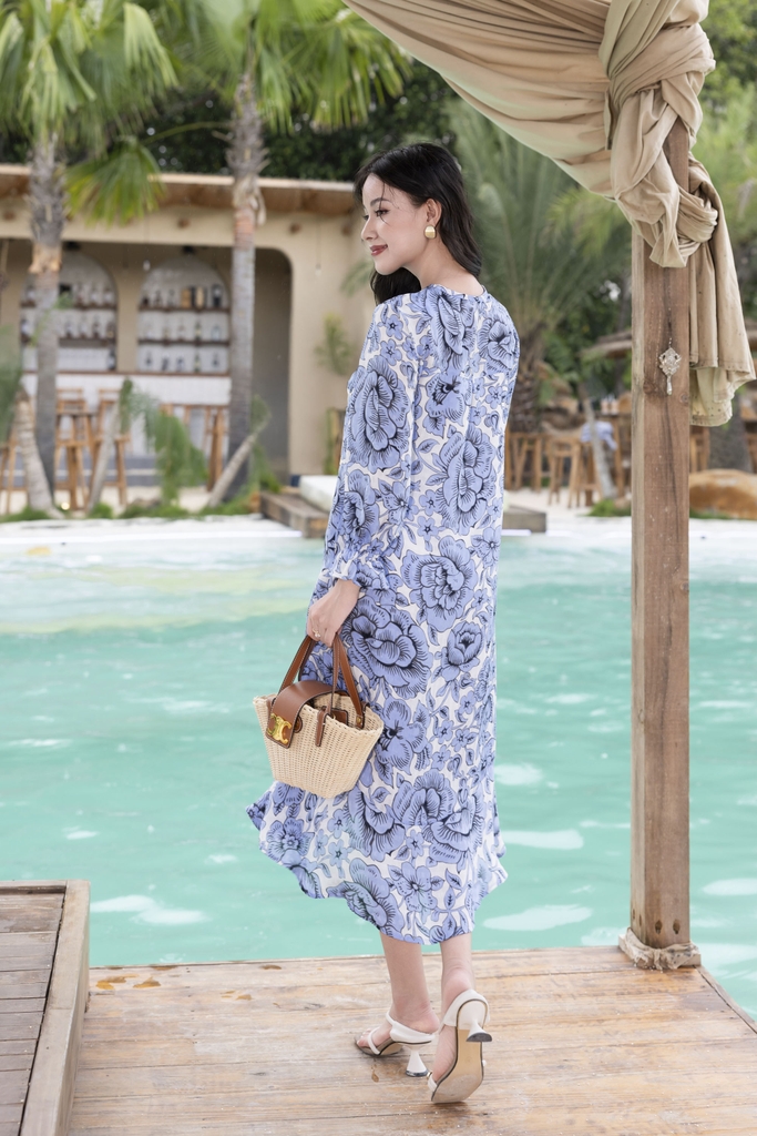 SWANLAKE | Váy Đầm Nữ Midi Suông Lai Bèo Đuôi Cá Tơ Cổ Trụ Cài Nút Du Lịch Biển Hè Tay Dài D12037LW02