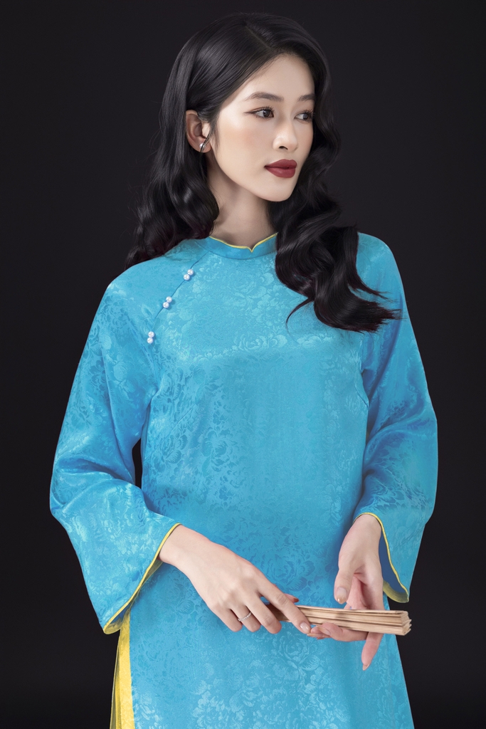 SWANLAKE | Áo Dài Tết Cách Tân Nữ Lụa Gấm Tà Kép Tay Dài Rộng Dáng Suông Truyền Thống L13155LW01