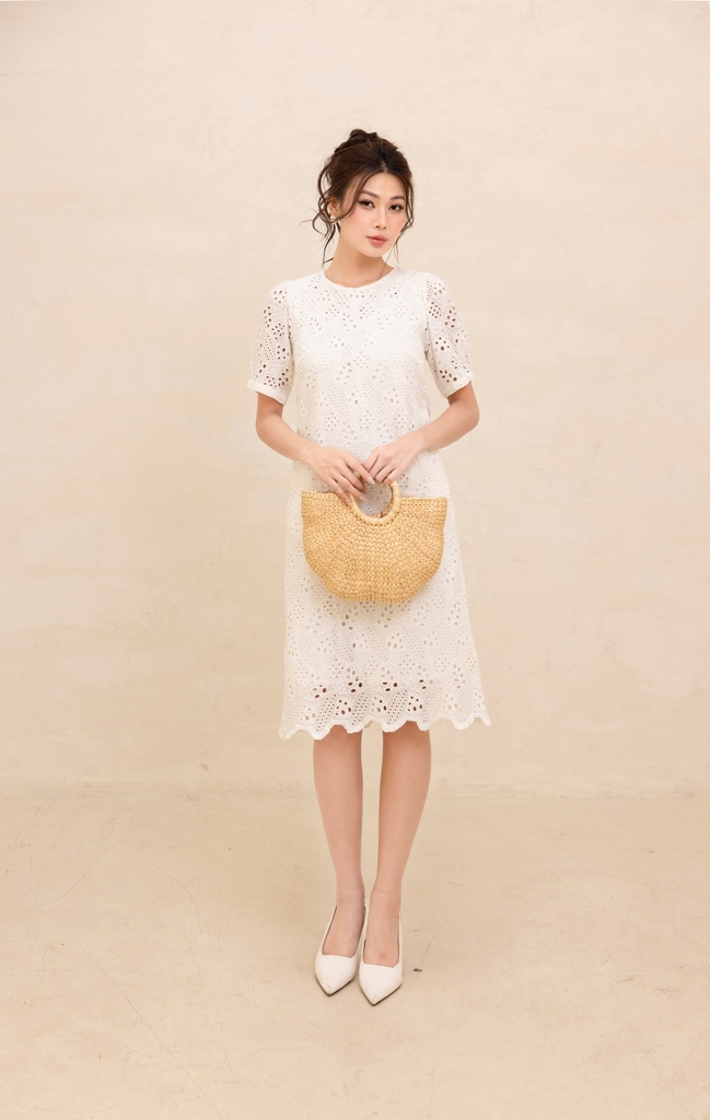Đầm Suông Phom Ngắn Chất Cotton Thêu Đục Lỗ Swanlake- D12481LW01