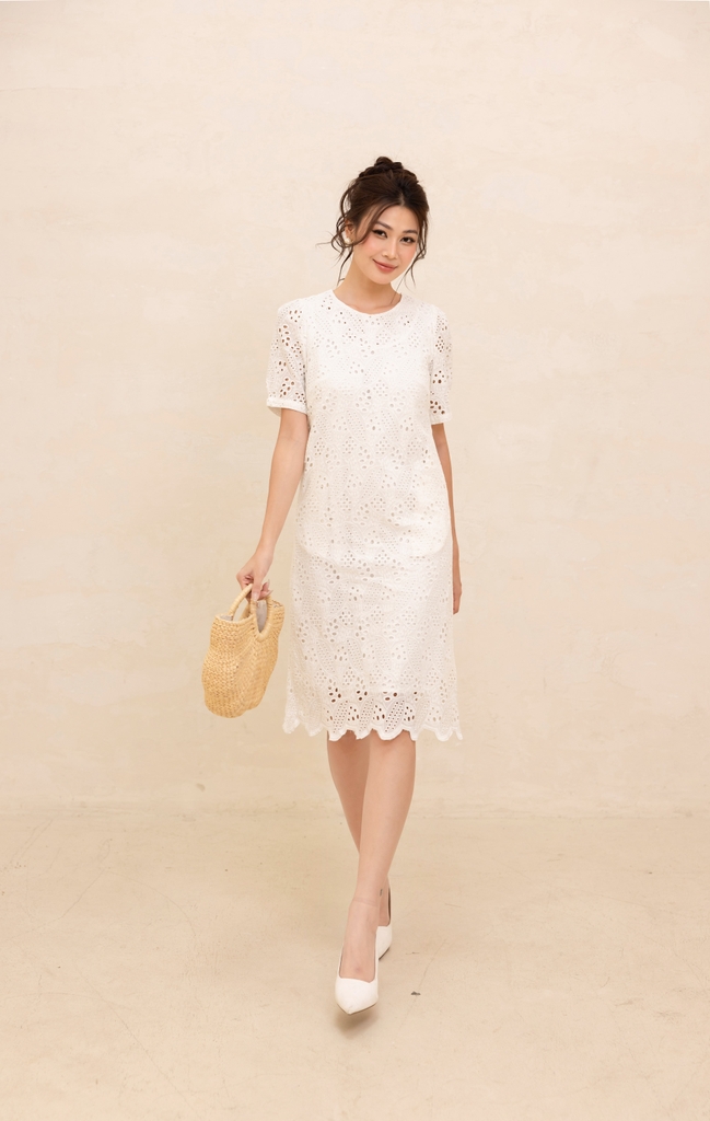 Đầm Suông Phom Ngắn Chất Cotton Thêu Đục Lỗ Swanlake- D12481LW01
