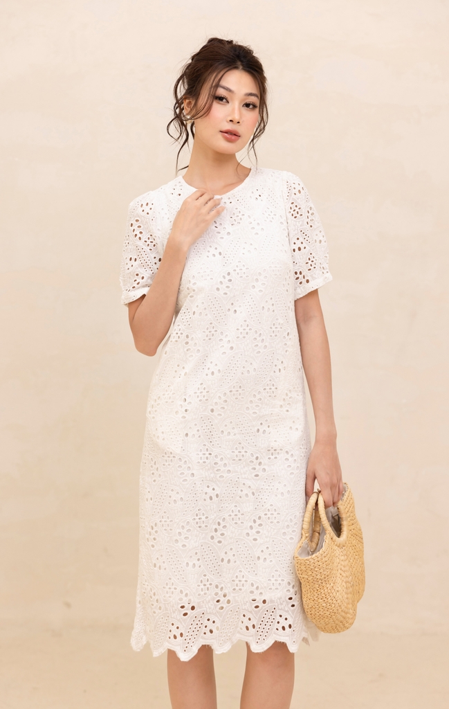 Đầm Suông Phom Ngắn Chất Cotton Thêu Đục Lỗ Swanlake- D12481LW01