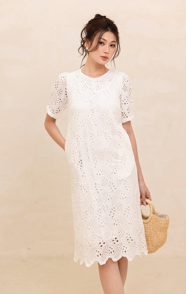 Đầm Suông Phom Ngắn Chất Cotton Thêu Đục Lỗ Swanlake- D12481LW01